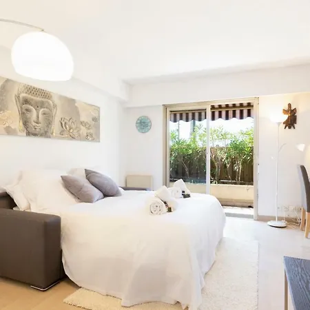 Bright 1-bedroom Appartement: Little Garde In Vieil